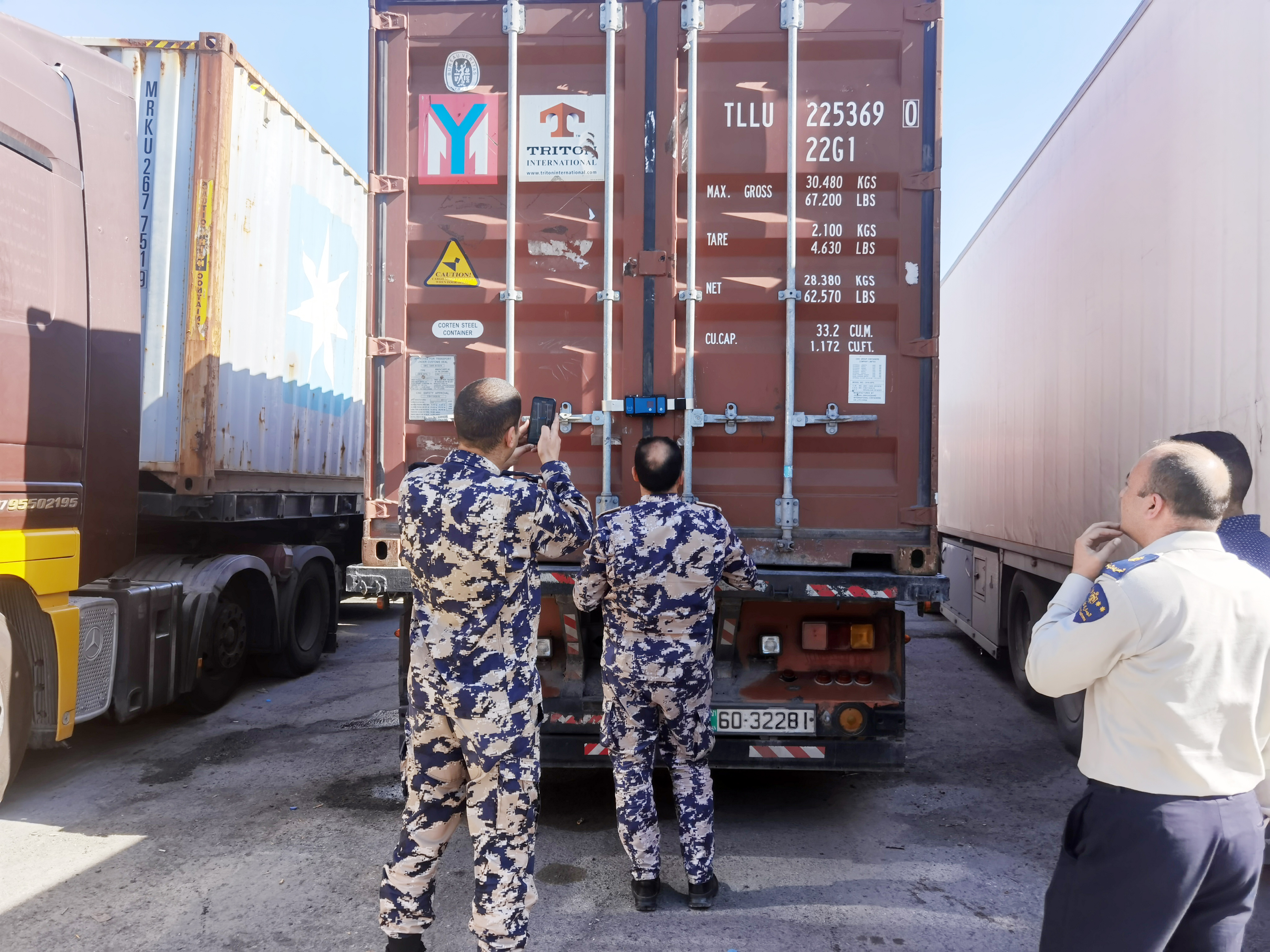 Electronic cargo tracking during customs transit operations in Jordan
